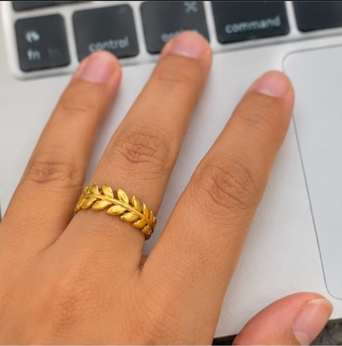 Golden Laurel Leaf Band Ring
