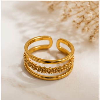 Elegant Gold Daisy Band Ring