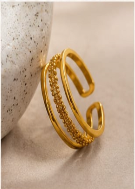 Elegant Gold Daisy Band Ring