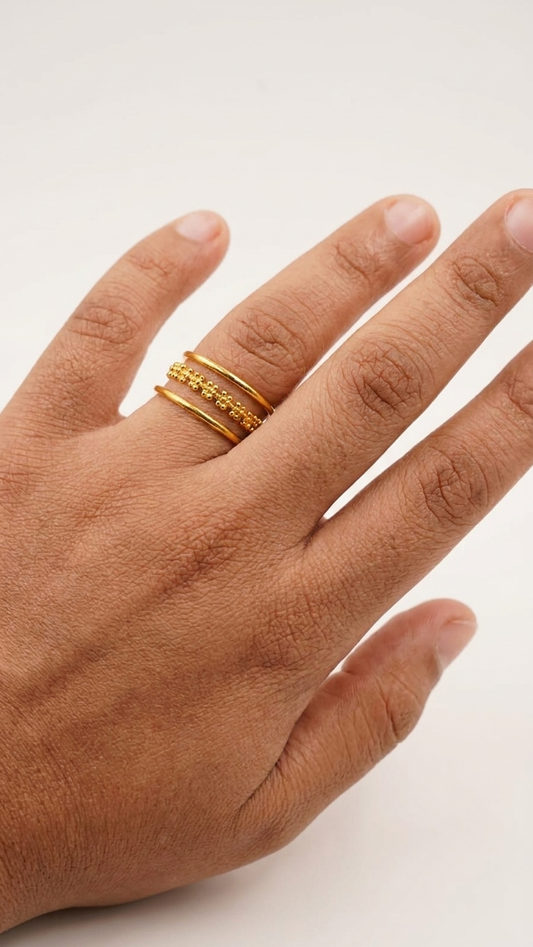 Elegant Gold Daisy Band Ring